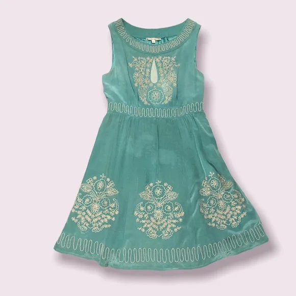 Nanette Lepore green silk dress with cream embroidery Nanette Lepore green silk dress with cream embroidery